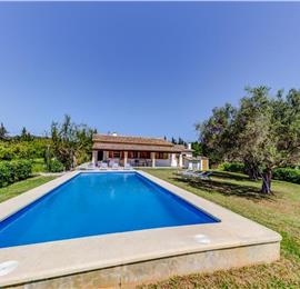 4 Bedroom villa with a pool near Pollensa, sleeps 8